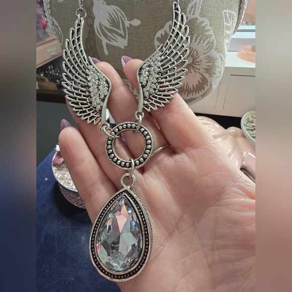 Wing Necklace - Picture 2 of 4